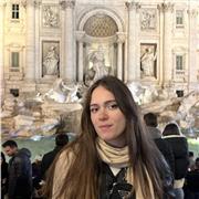 Estudiante universitaria con gran dominio de diferentes idiomas y materias relacionadas con la arquitectura